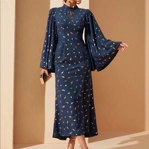 Trumpet sleeve split dress